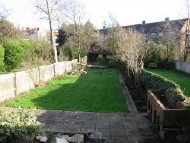 			VIEWINGS ARE HIGHLY RECOMMENDED!, 3 Bedroom, 1 bath, 1 reception Flat			 Leeside Crescent, GOLDERS GREEN NW11